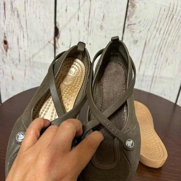 CROCS women’s loafer flats in chocolate brown color size 6 removable insole GUC - Picture 6 of 15